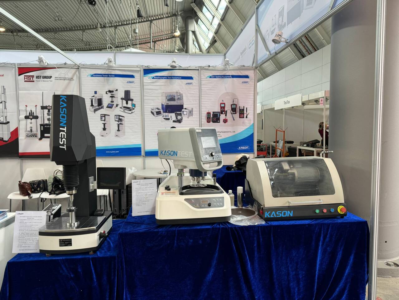 उन्नत माइक्रो विकर्स कठोरता परीक्षक: माइक्रो-स्केल सामग्री परीक्षण के लिए सटीक उपकरण