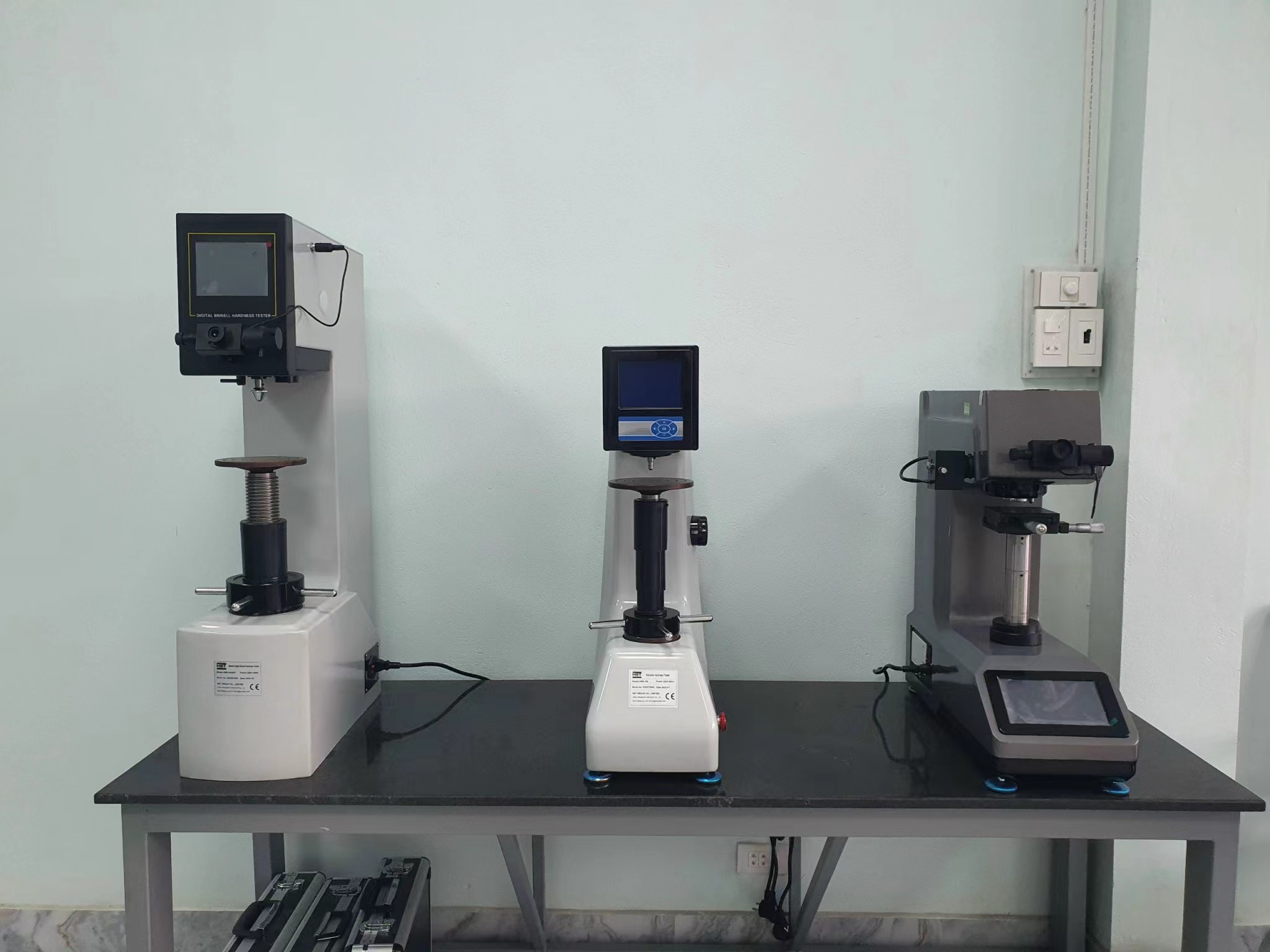 रॉकवेल कठोरता परीक्षक: तीव्र, सटीक कठोरता माप के लिए उद्योग मानक